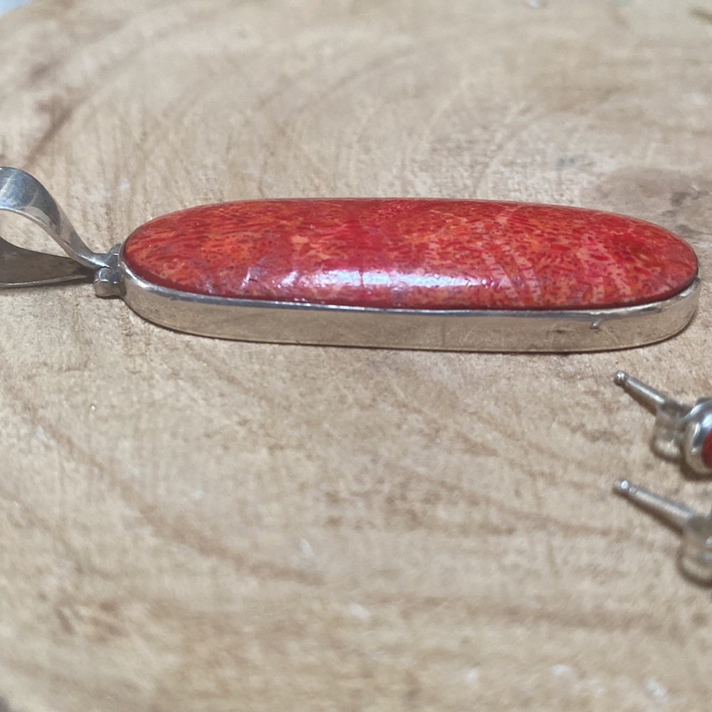 Elegant Red coral & sterling silver pendant 2-1/4 - Picture 2 of 4